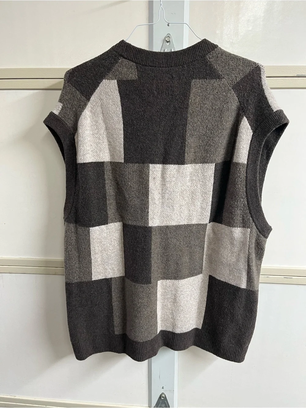 Abercrombie & Fitch Men’s Brown and Cream Colorblock Knit Cardigan Vest